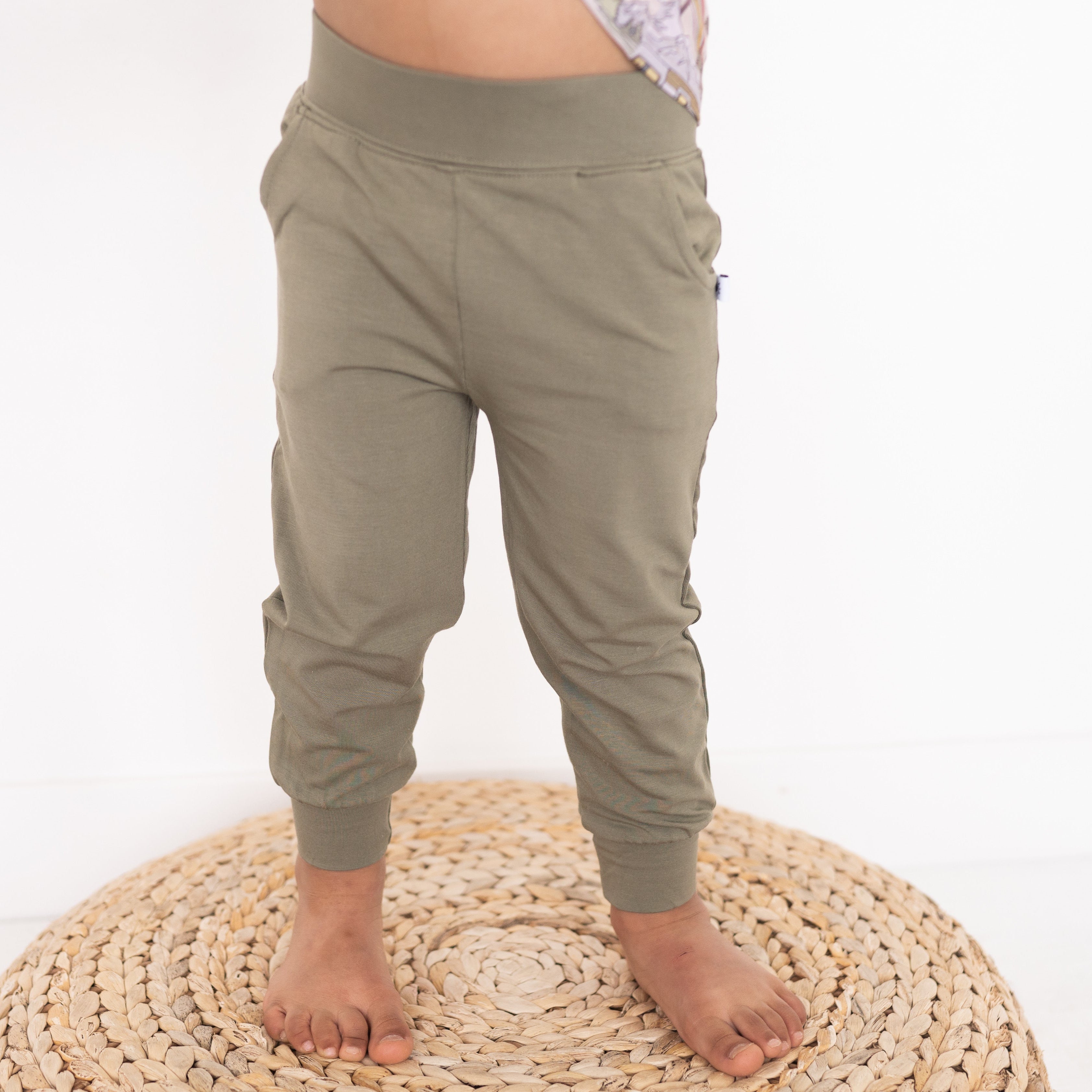 Ploom jogger in vintage green made from soft bamboo fabric.