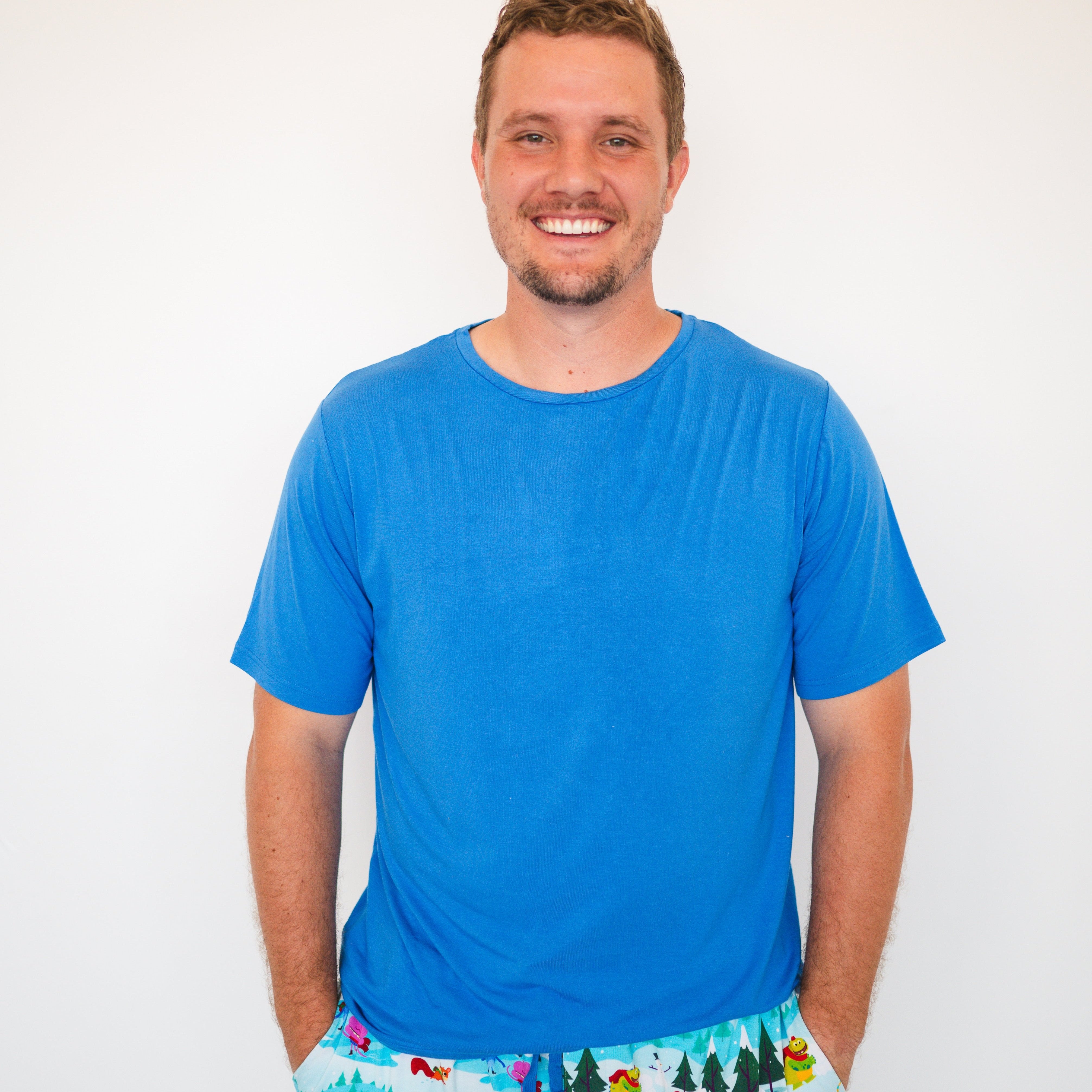 Unisex adult t-shirt in snowy blue made of luxe bamboo.