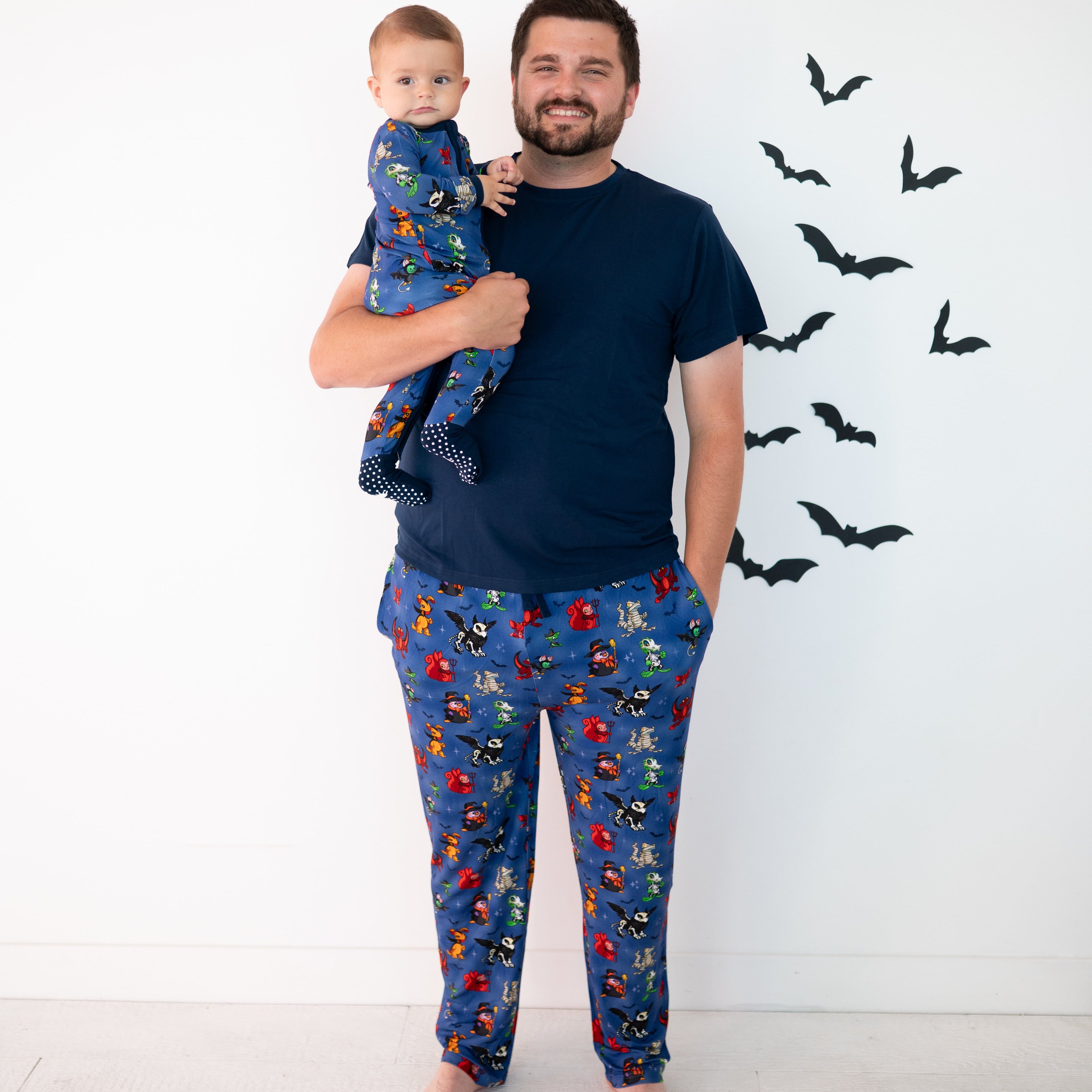 Unisex Neopets Halloween print sleep pants.
