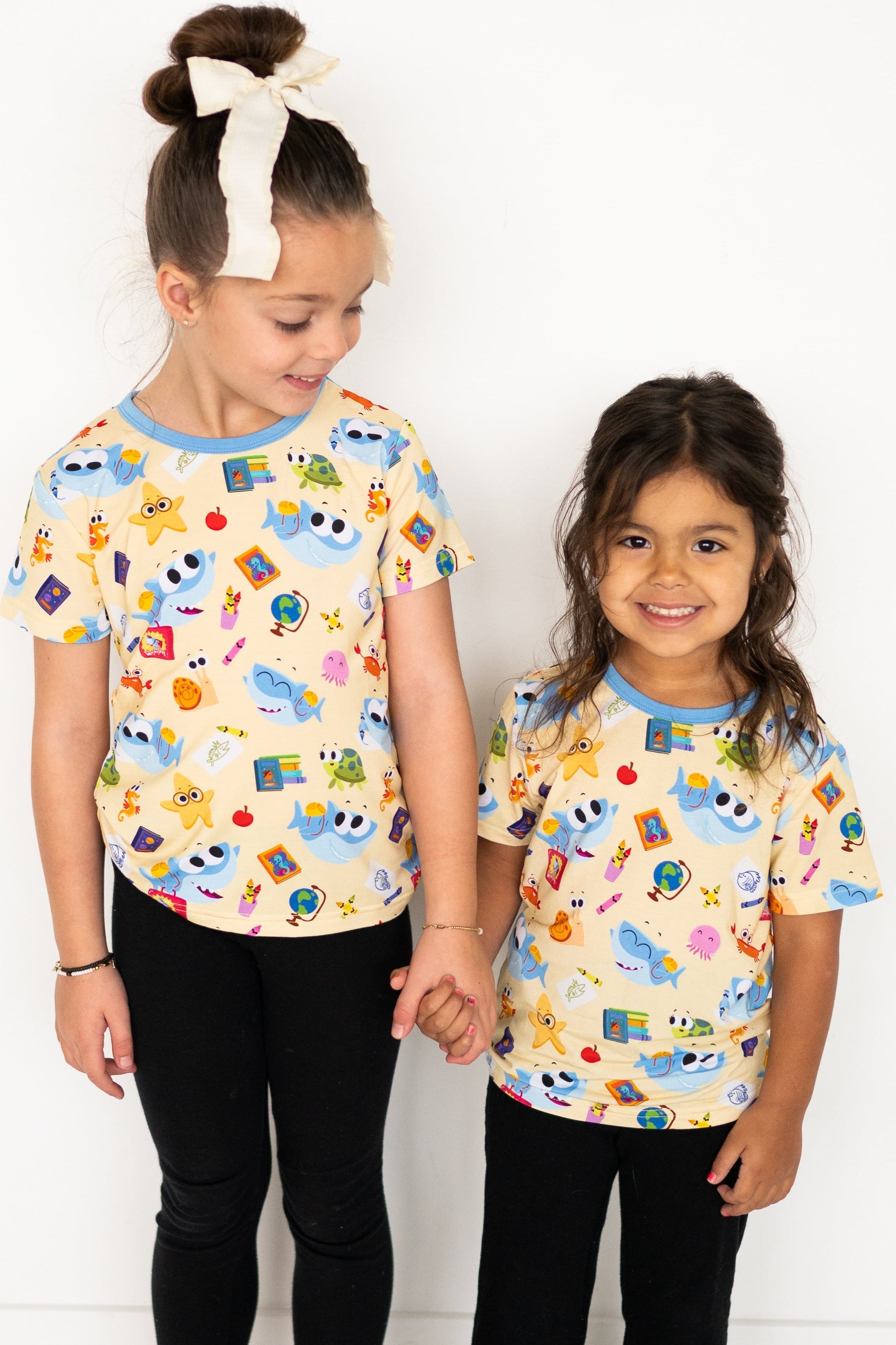 T-shirt - Super Simple™ Finny the Shark at School - Tencel Modal