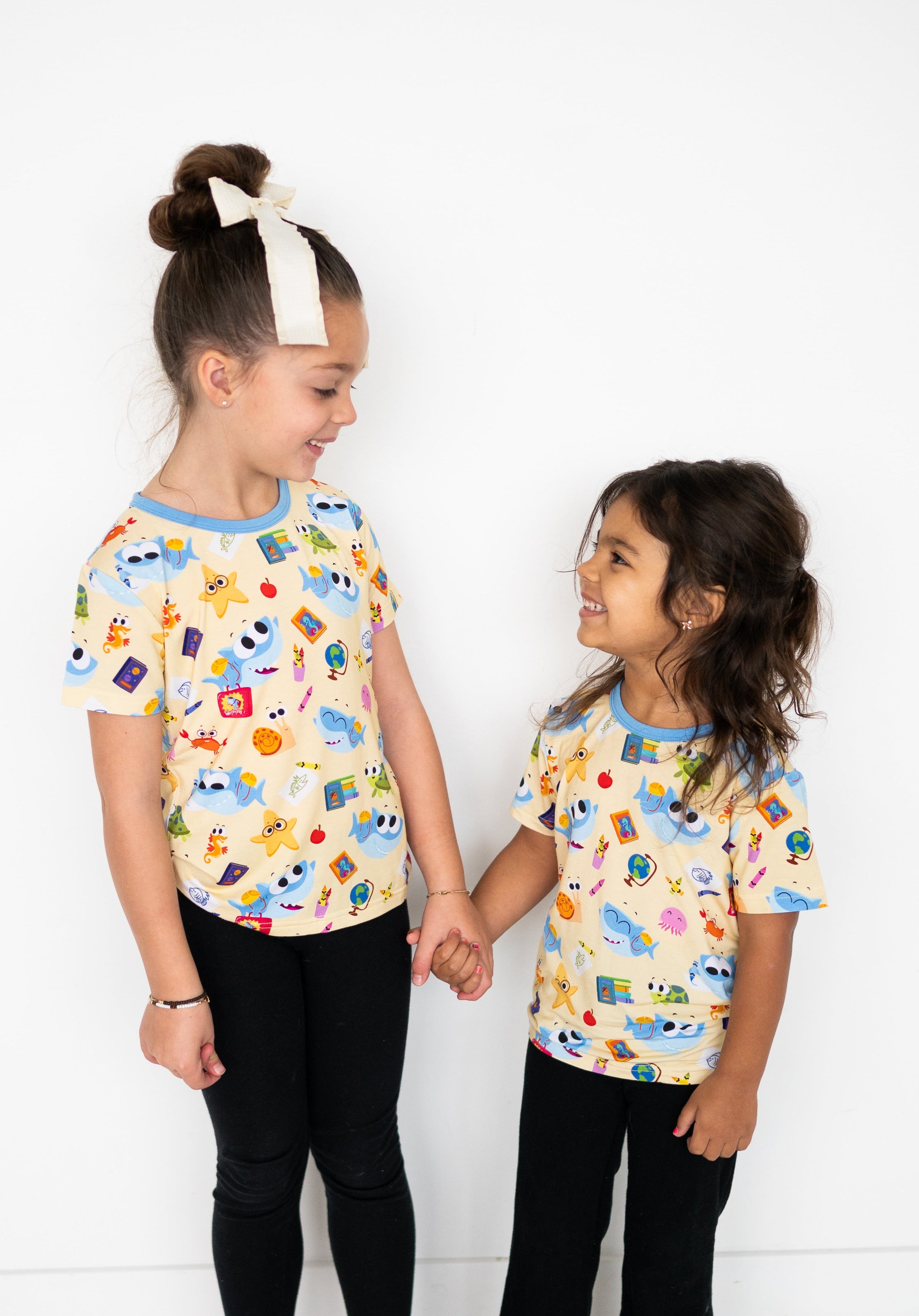 T-shirt - Super Simple™ Finny the Shark at School - Tencel Modal